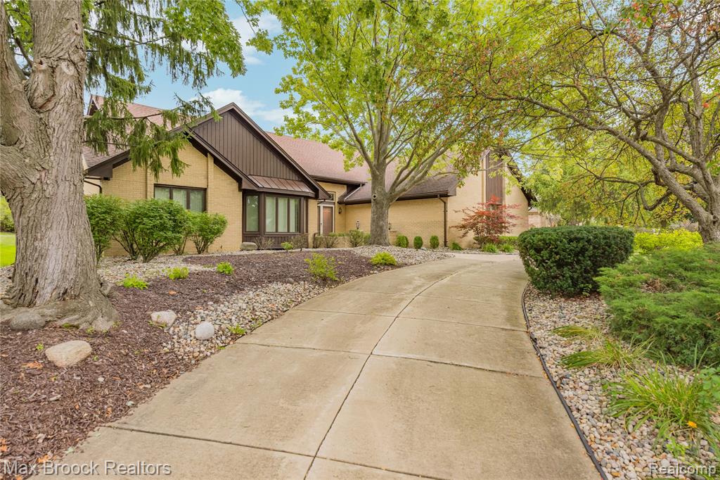 4418 Pinehurst Drive — photo