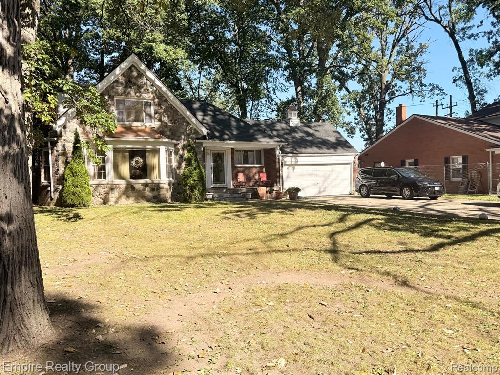 1260 Strathcona Drive — photo