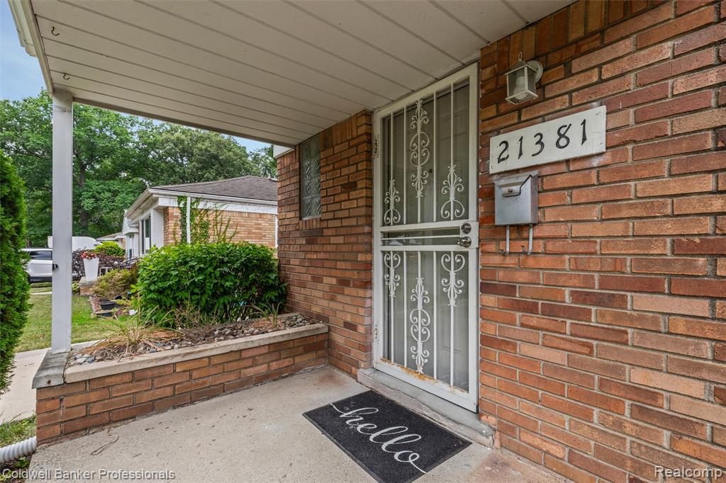 21381 Kipling Street — photo