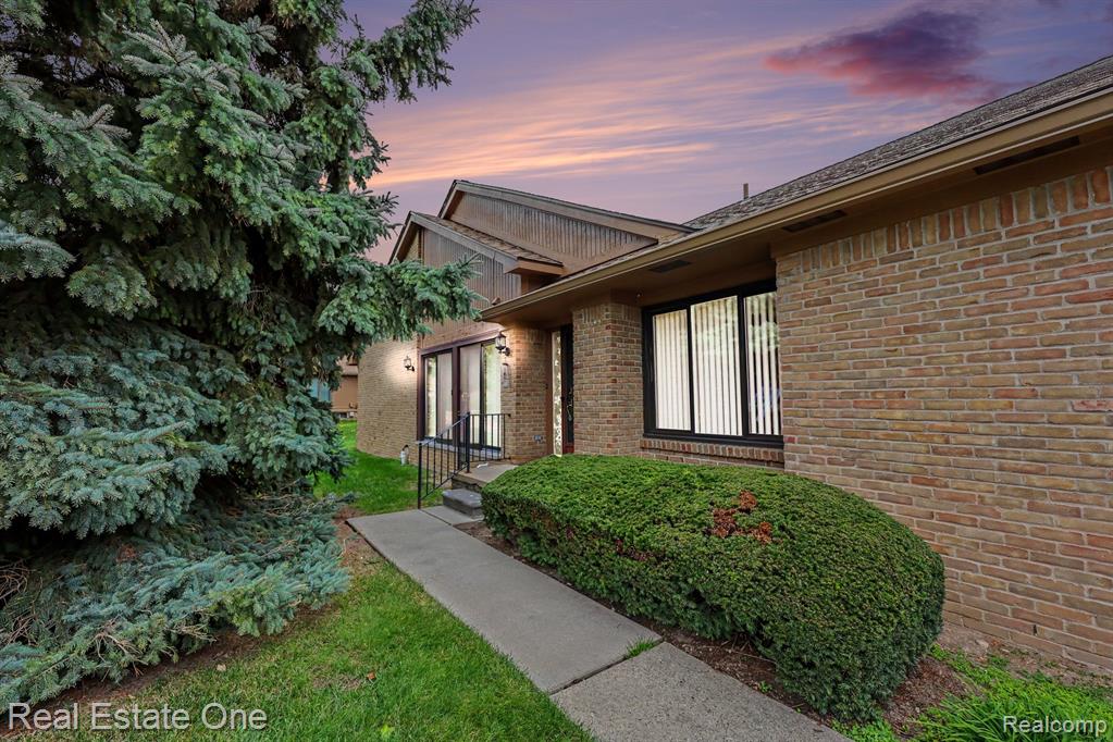 2193 London Bridge Drive — photo