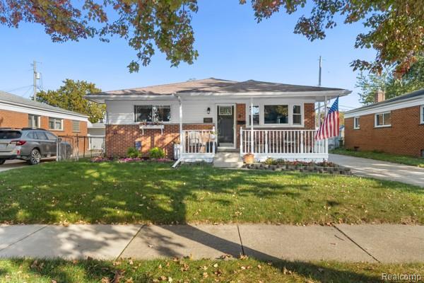 9011 Laurence Avenue — photo