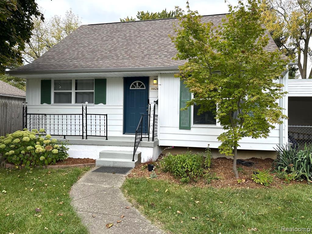 1026 Victoria Avenue — photo