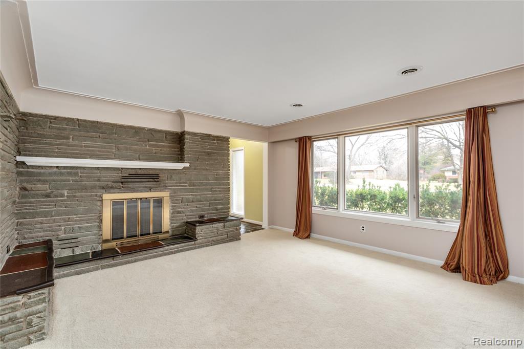 240 E Hurst Drive, Troy, MI 48085 — photo 2