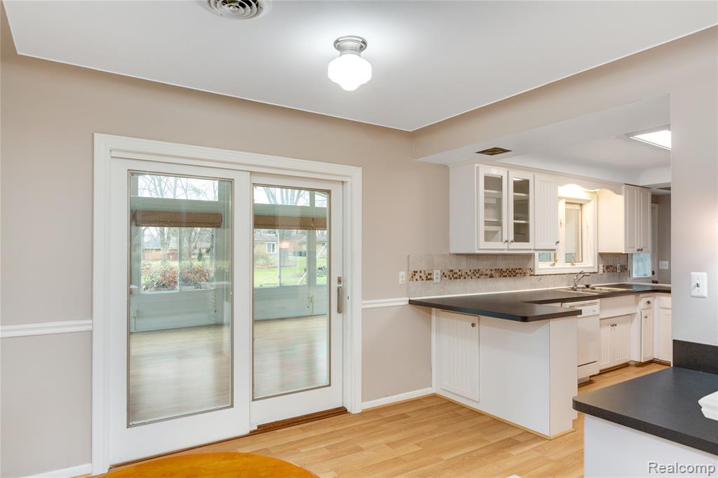 240 E Hurst Drive, Troy, MI 48085 — photo 3