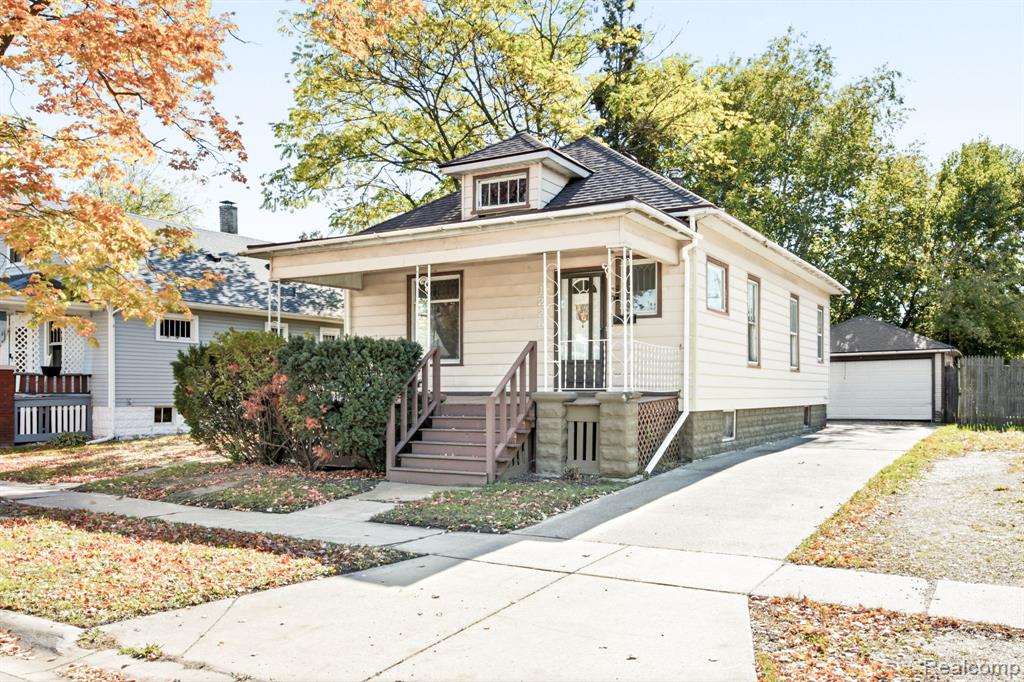 1220 Varney Street — photo