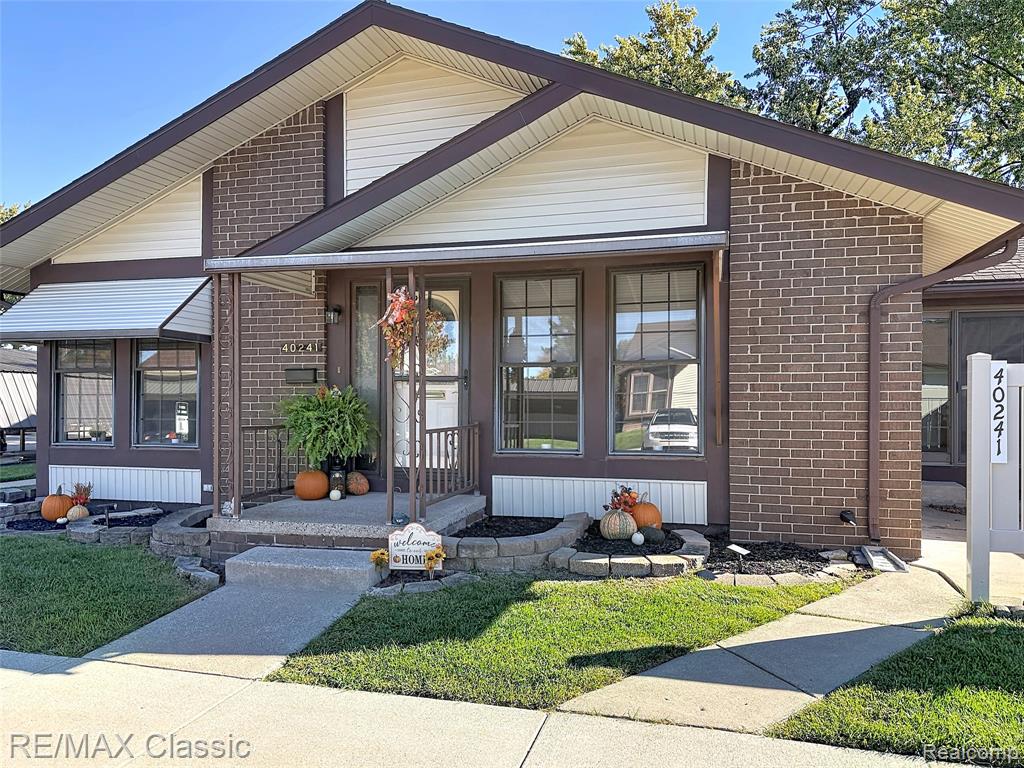 40241 Newport Drive — photo