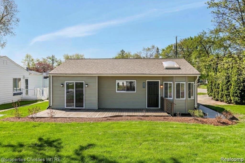 5299 Clinton River Drive — photo