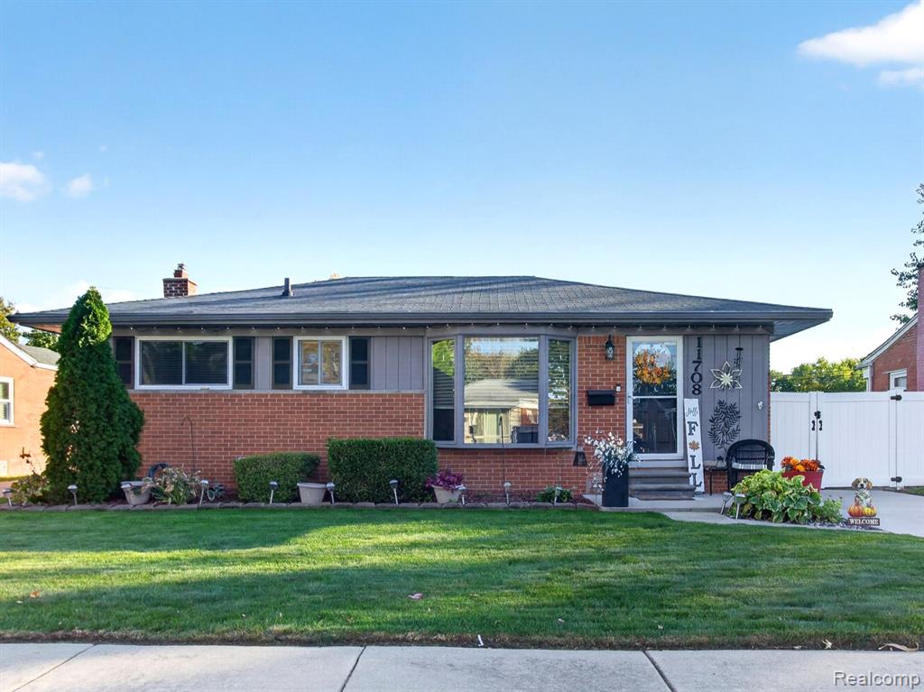 11708 Hovey Street — photo