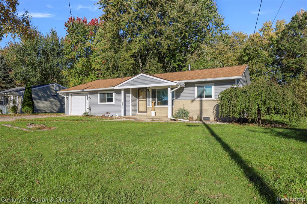 201 W Peterson Drive — photo