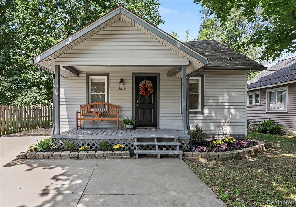 3260 Wanamaker Road, Waterford, MI 48328
