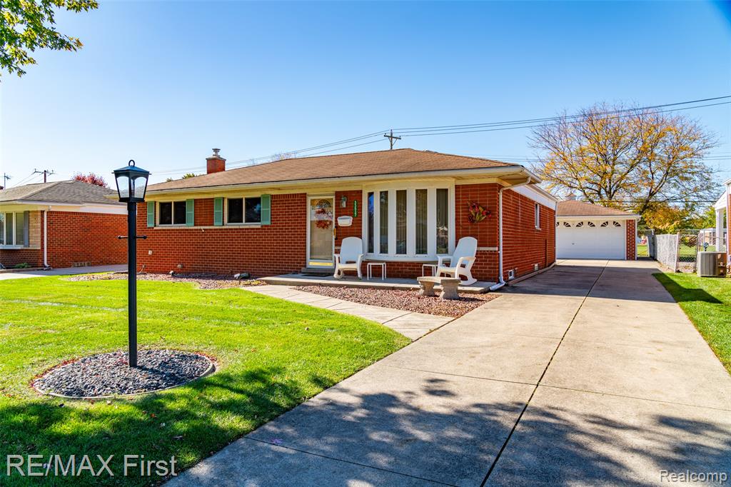 33537 Cornelissen Drive — photo