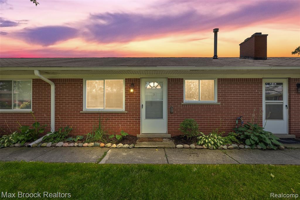 3905 Devon Road Unit 1 — photo