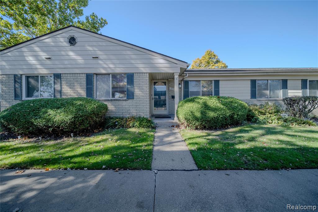 26533 Franklin Pointe Drive — photo