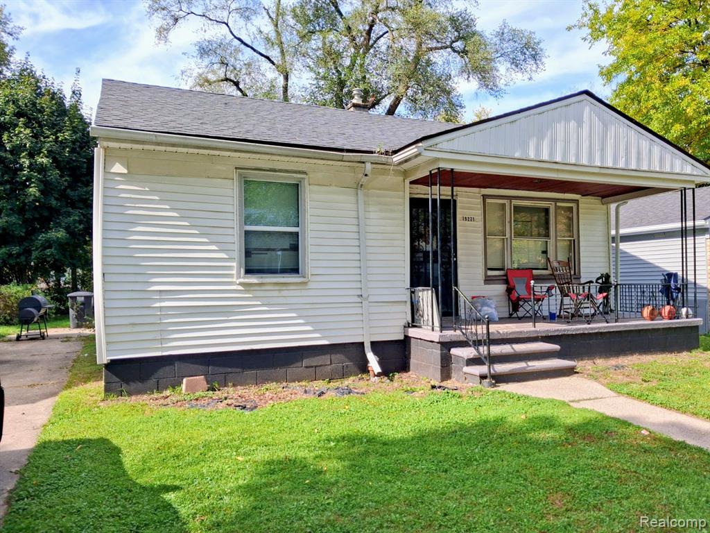 19271 Houghton Street — photo
