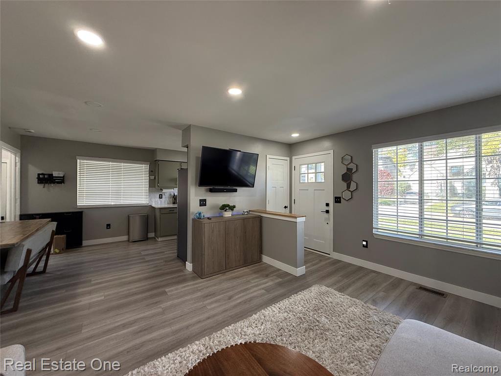 517 Renshaw Street, Rochester, MI 48307 — photo 2