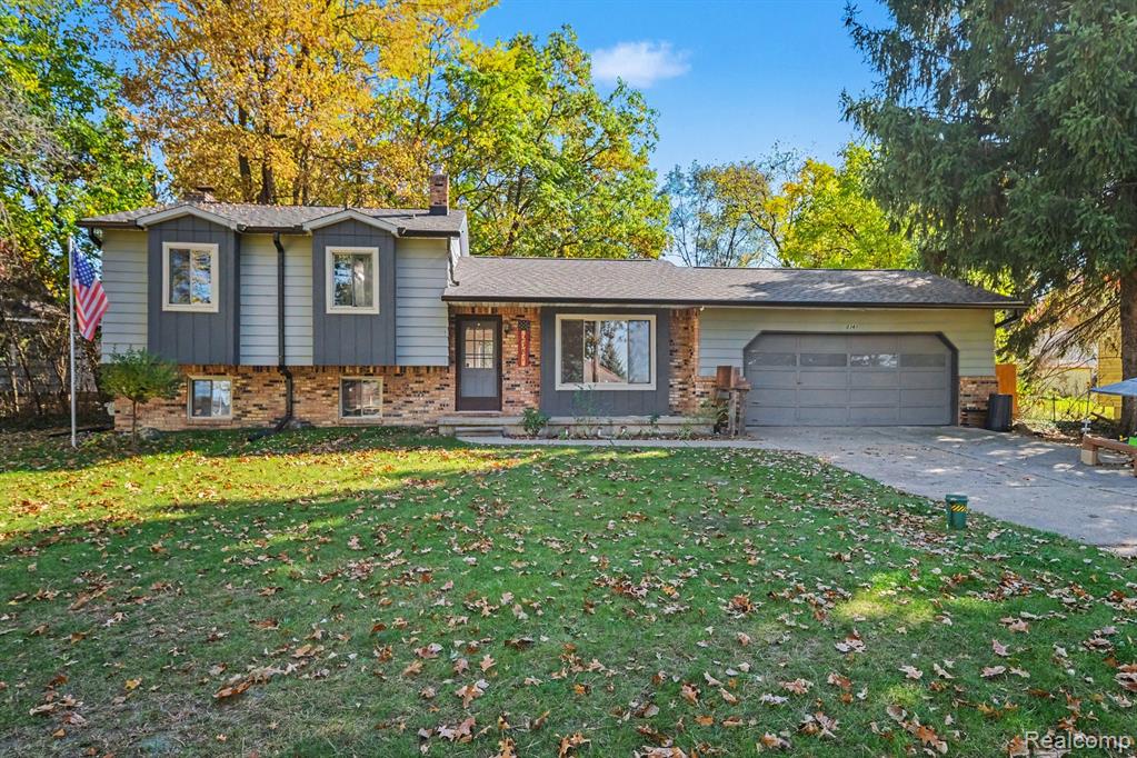 2381 W Shiawassee Avenue — photo