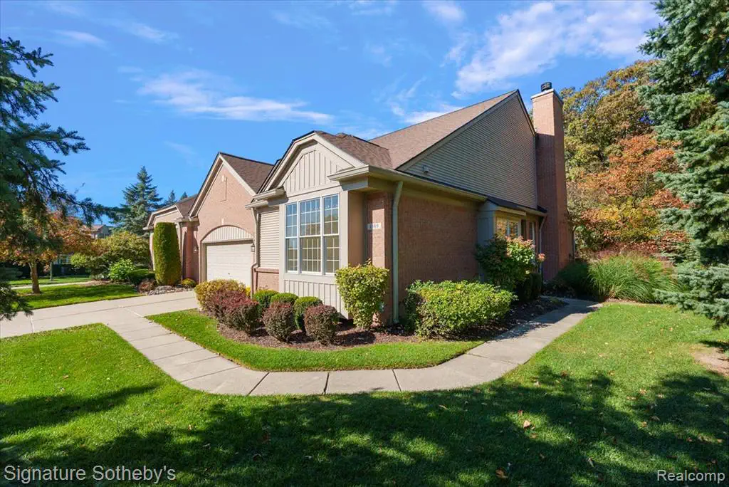 37 Rochester Drive 1989 Dunham Drive, Rochester, MI 48306 | Realty.com