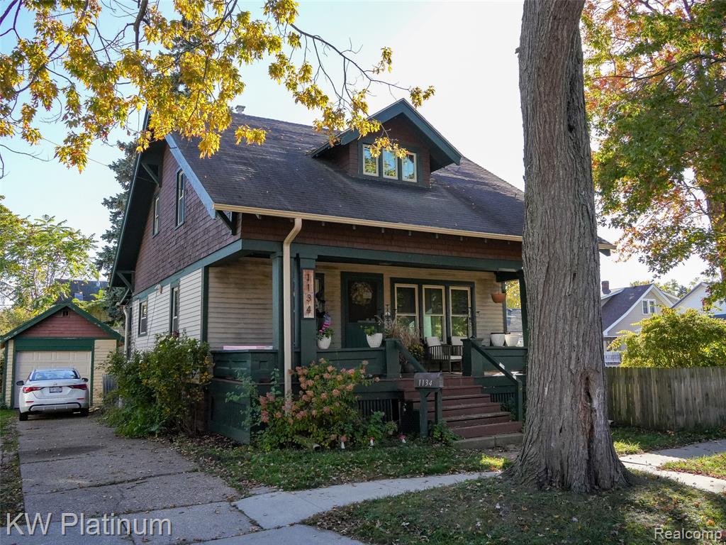 1134 Varney Street — photo