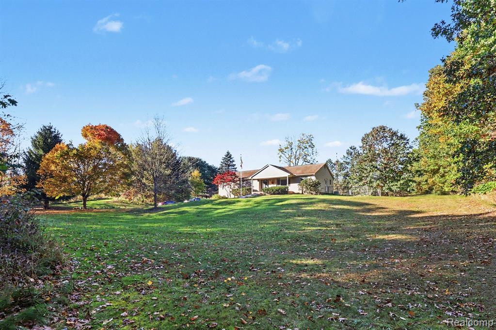 12255 Rohn Road, Fenton, MI 48430