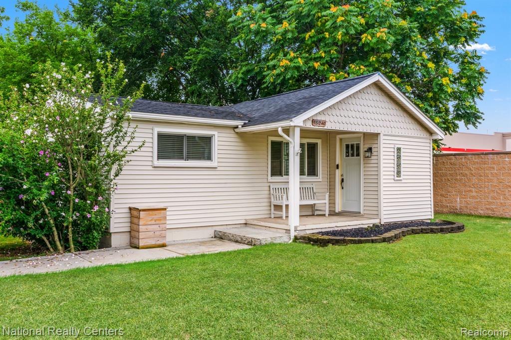18240 Sycamore Street — photo