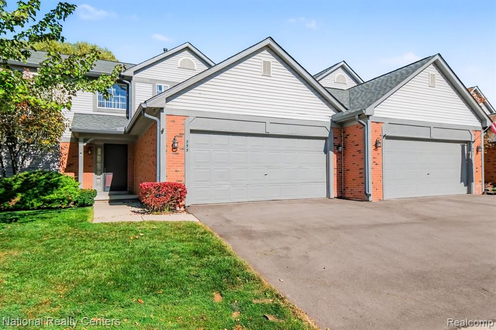 555 Winwood Court — photo