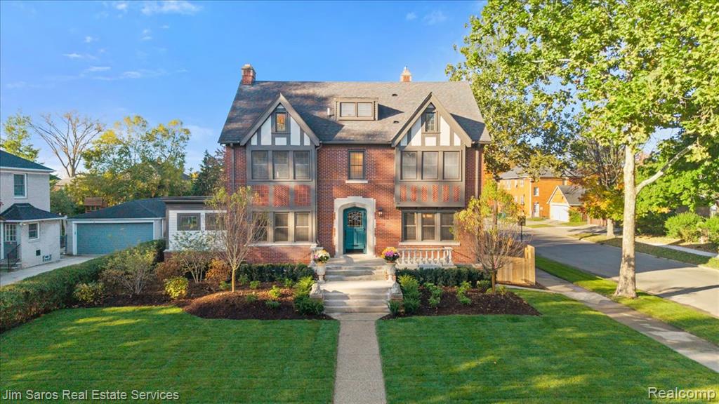 1395 Balfour Road — photo