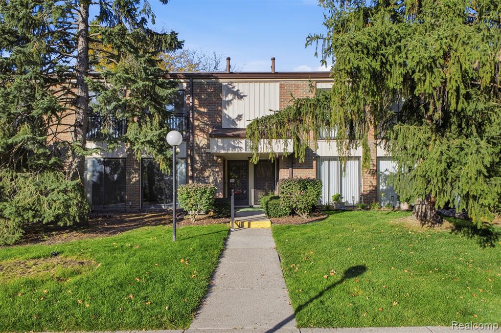 18217 University Park Drive — photo