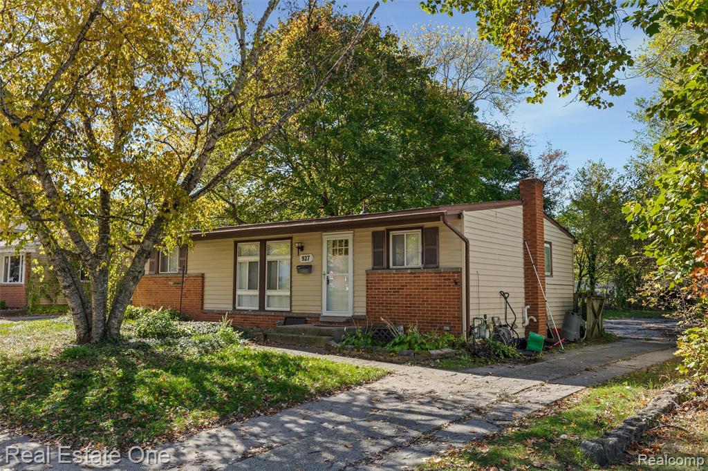 927 Bird Song Drive — photo
