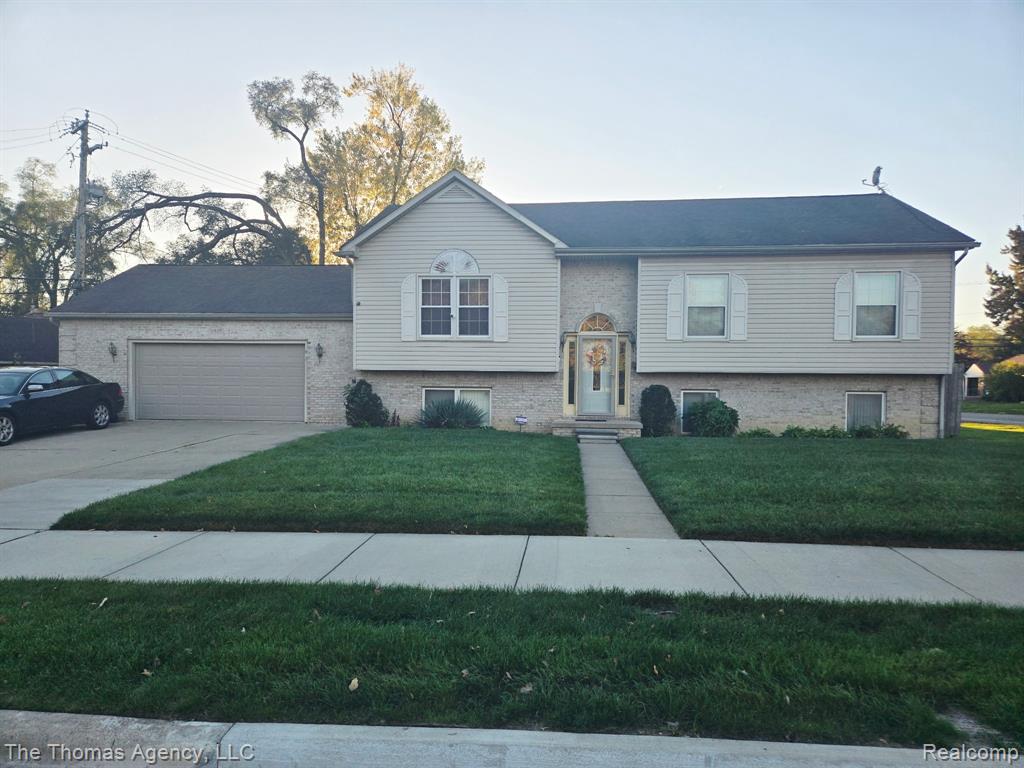 9435 W Parkway Street — photo