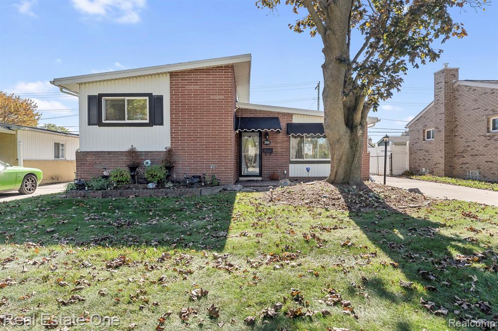 22131 Champaign Street — photo