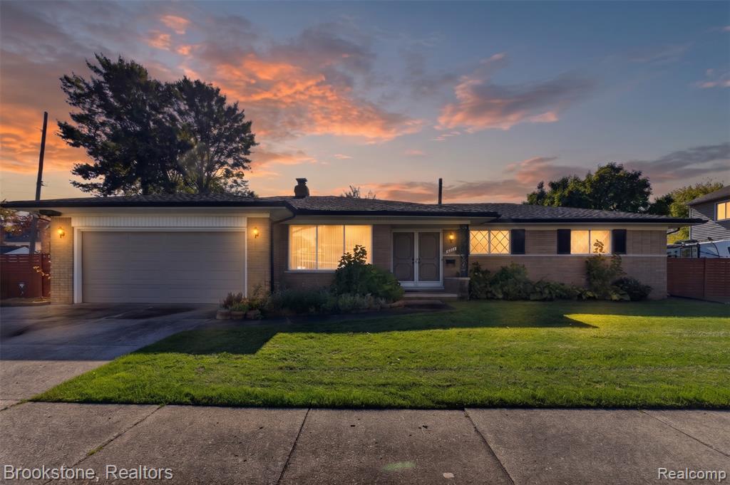 22320 Lakeshire Street — photo