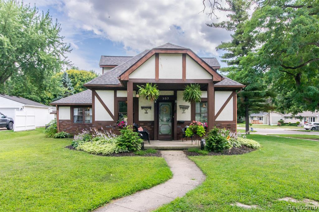 357 Riddle Street, Howell, MI 48843