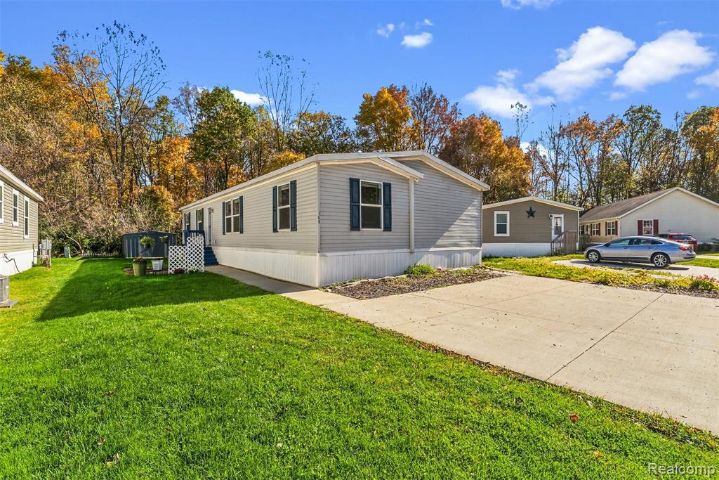 165 Apollo Circle, Flushing, MI 48433 — photo 2