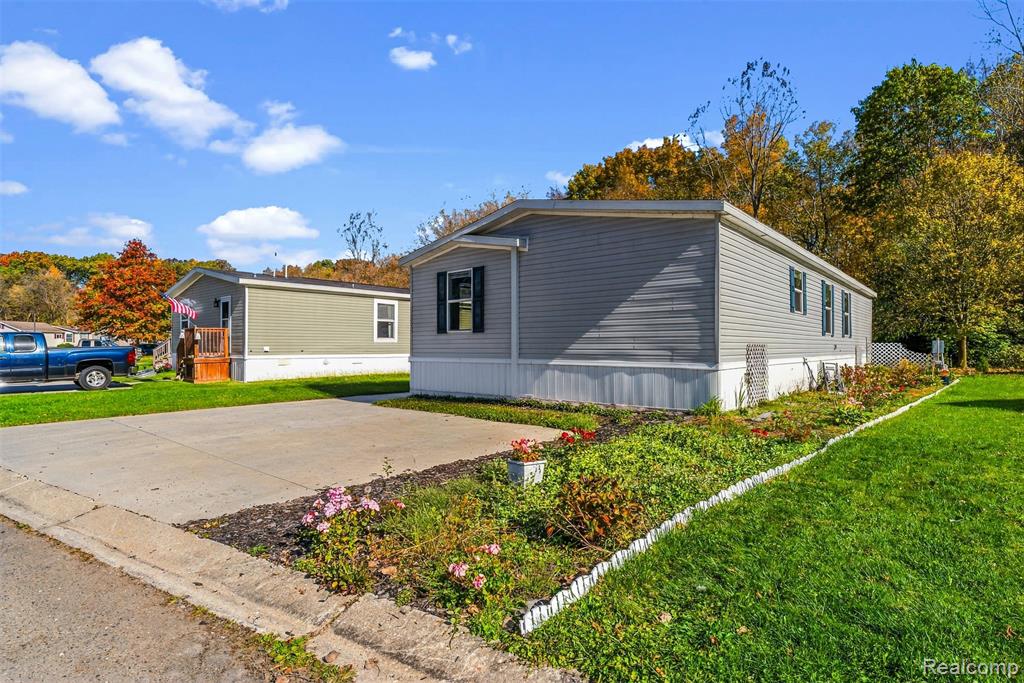 165 Apollo Circle, Flushing, MI 48433 — photo 3