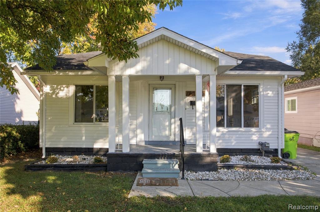 19039 Colorado Street — photo