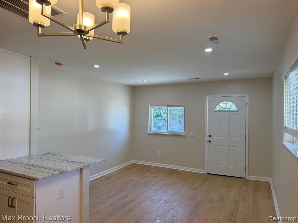 3875 Devon — photo