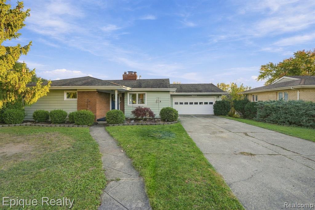 12407 Hillcrest Drive — photo