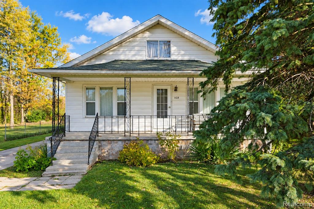 1128 W Stanley Road — photo