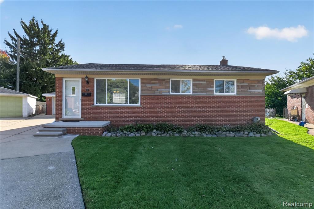 215 Edcliff Court — photo