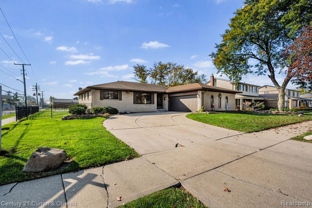 26209 Lawrence Drive — photo