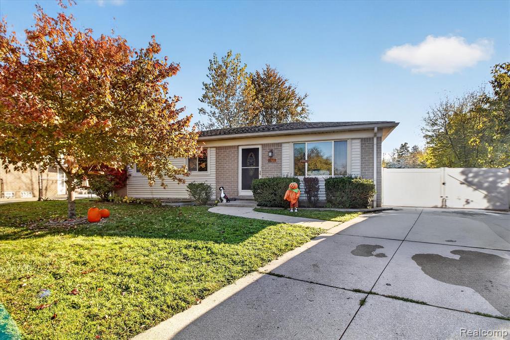 9871 Barkley Street — photo