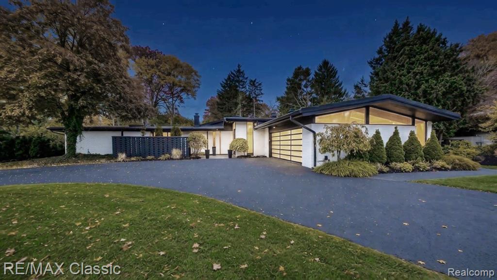 1167 Charrington Road — photo
