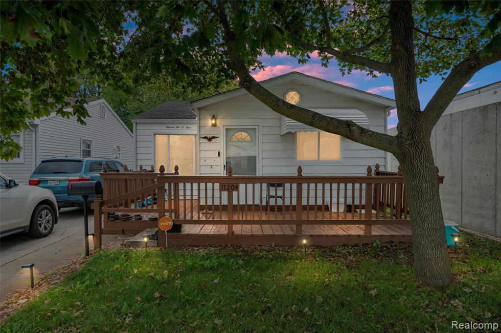 11204 Sherman Avenue — photo