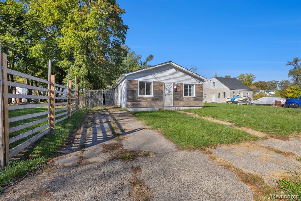 7525 Longacre Street — photo