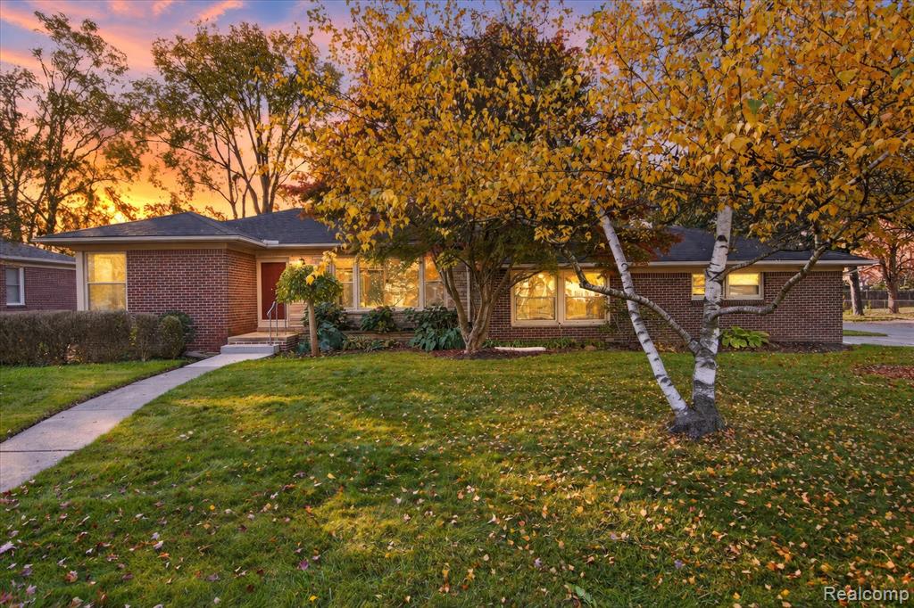 13771 Balfour Street — photo