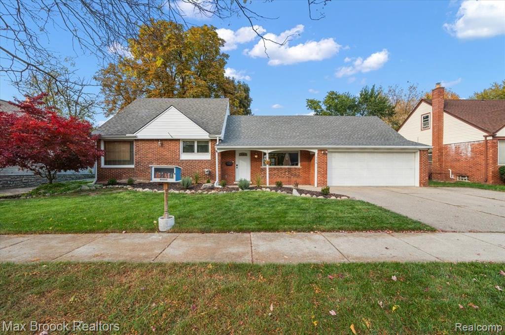 786 W 11 Mile Road — photo