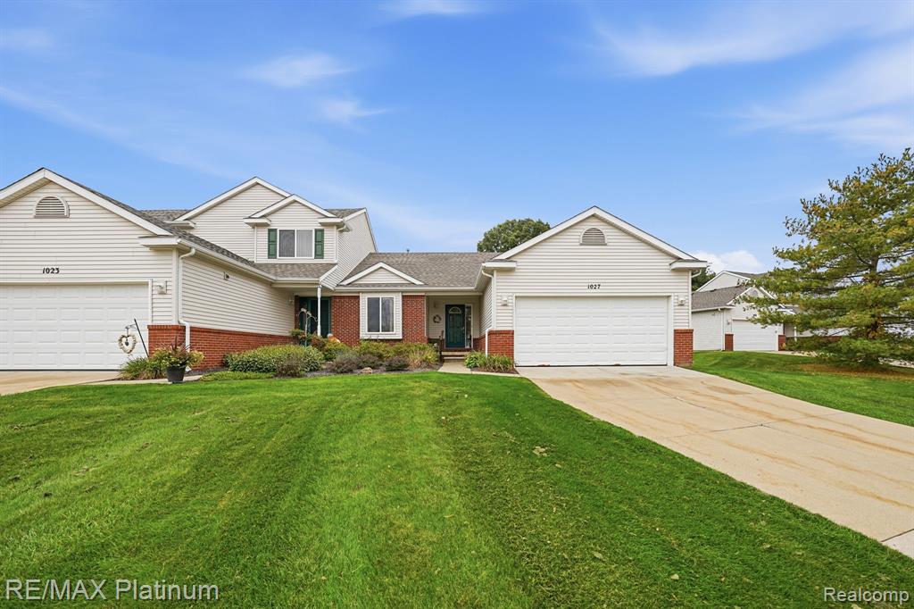 1027 Spirea Drive — photo