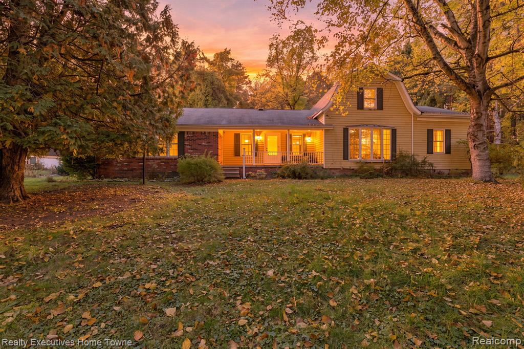 8126 Saint Clair Road — photo
