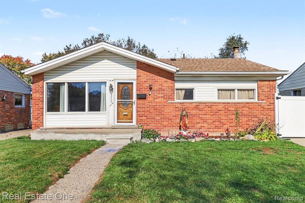 23502 Calvin Street — photo