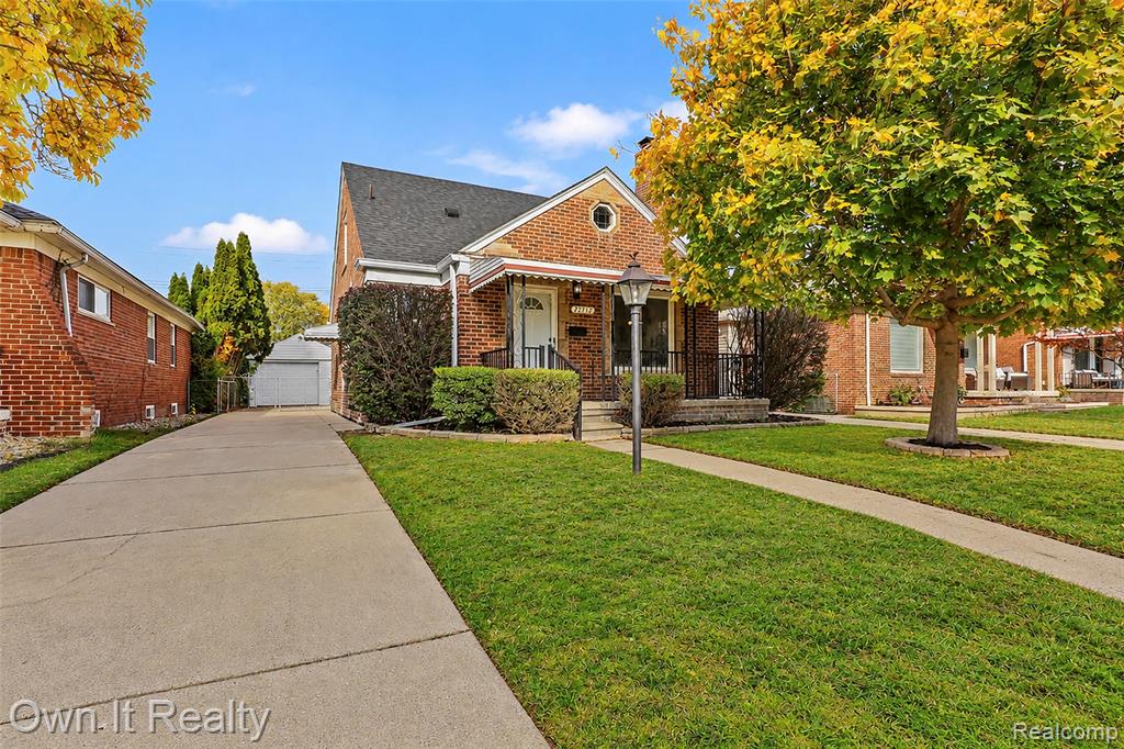 23712 Oak Street — photo